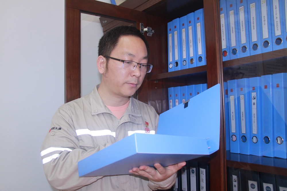 集团公司优秀党务工作者、陈村水力发电分公司党建工作部主任闫辉辉.jpg